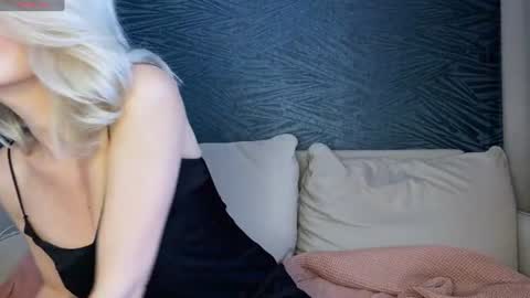 Snapshot of molly_beauti chatting on June 9, 2026, 3:18 am Molly online show from June 9, 2026, 3:18 am