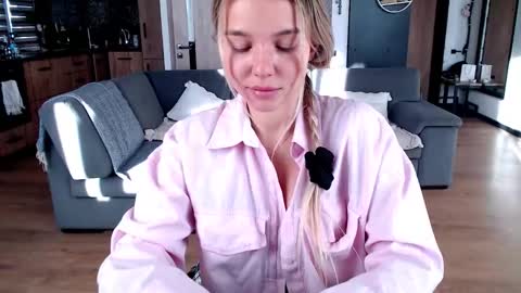 Snapshot of molly_bell chatting on March 11, 2026, 1:17 pm Molly online show from March 11, 2026, 1:17 pm