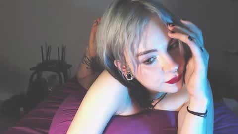 Molly Crow online show from December 8, 2024, 9:52 pm