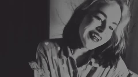 Molly Crow online show from January 21, 2025, 9:57 am