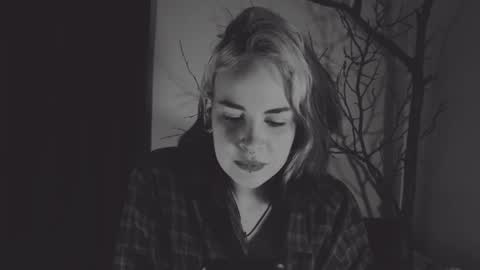 Molly Crow online show from January 21, 2025, 6:23 pm