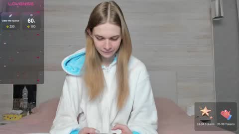 Snapshot of molly_hunt chatting on January 15, 2025, 3:11 am Molly Hunt online show from January 15, 2025, 3:11 am