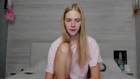 Snapshot of molly_hunt chatting on September 29, 2025, 4:17 am Molly Hunt online show from September 29, 2025, 4:17 am