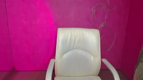 Molly online show from December 4, 2024, 7:12 pm