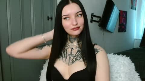Lina online show from June 5, 2026, 9:37 am
