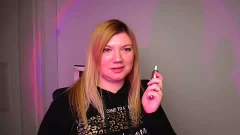 Molly online show from January 10, 2025, 6:17 pm