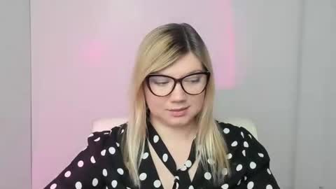 Molly online show from October 22, 2025, 12:16 pm