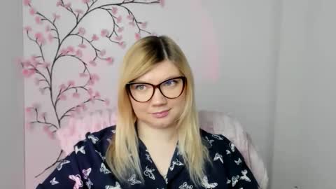 Molly online show from December 16, 2025, 12:43 pm