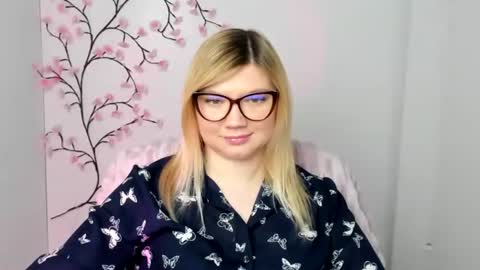 Molly online show from December 19, 2025, 1:29 pm