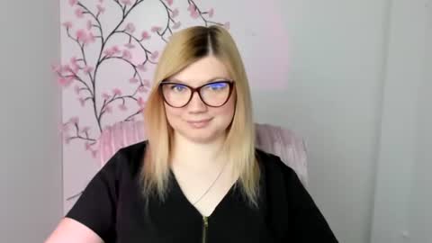 Snapshot of molly_moree chatting on April 24, 2026, 11:34 am Molly online show from April 24, 2026, 11:34 am
