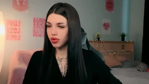 Molly online show from May 9, 2026, 4:39 am