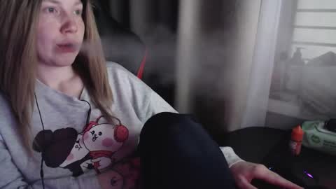 I have new photos come and see with love Molly online show from October 25, 2025, 7:05 am