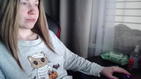 I have new photos come and see with love Molly online show from November 9, 2025, 10:46 am