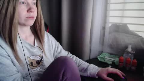 I have new photos come and see with love Molly online show from November 17, 2025, 9:37 am