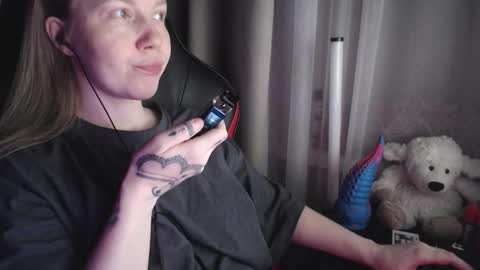 I have new photos come and see with love Molly online show from February 2, 2026, 3:27 am