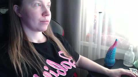 I have new photos come and see with love Molly online show from March 6, 2026, 8:33 am