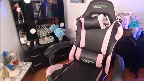 Snapshot of molly_shake chatting on January 15, 2025, 5:29 am Molly online show from January 15, 2025, 5:29 am