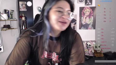 Snapshot of molly_shake chatting on February 4, 2025, 6:04 am Molly online show from February 4, 2025, 6:04 am