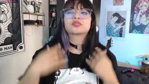 Snapshot of molly_shake chatting on March 5, 2025, 8:21 am Molly online show from March 5, 2025, 8:21 am