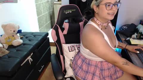 Snapshot of molly_shake chatting on September 18, 2025, 6:26 am Molly online show from September 18, 2025, 6:26 am