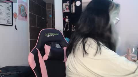 Snapshot of molly_shake chatting on September 20, 2025, 5:30 am Molly online show from September 20, 2025, 5:30 am