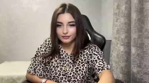 Snapshot of molly_ww chatting on November 8, 2025, 7:12 pm Molly online show from November 8, 2025, 7:12 pm