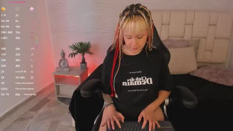 mollycb online show from November 20, 2025, 4:01 am