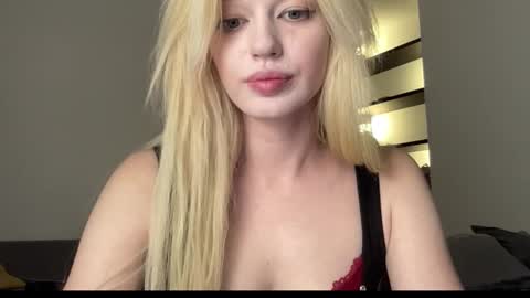 Snapshot of mollycodle chatting on November 5, 2025, 9:26 pm Goddess Katherine online show from November 5, 2025, 9:26 pm