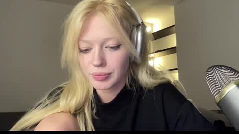 Snapshot of mollycodle chatting on November 7, 2025, 6:30 pm Goddess Katherine online show from November 7, 2025, 6:30 pm