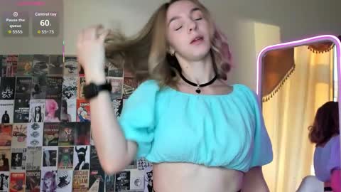 Molly online show from September 21, 2025, 1:29 am