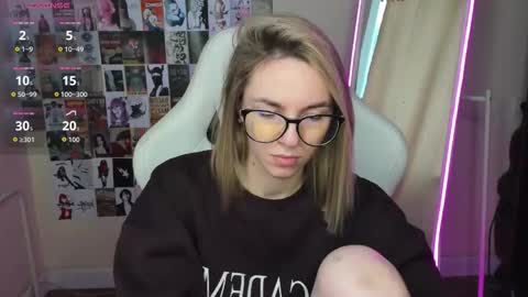 Molly online show from October 5, 2025, 1:37 am