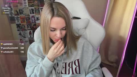 Molly online show from October 19, 2025, 8:15 am