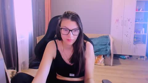  KIRA  online show from March 19, 2026, 3:10 am