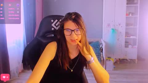  KIRA  online show from March 25, 2026, 4:18 am