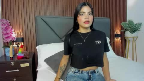 mollylove_ online show from March 6, 2026, 7:21 pm