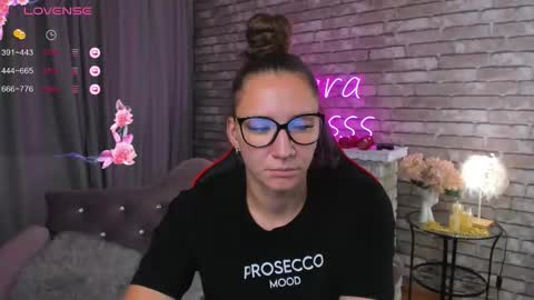 hi im Molly heregreat boobs big heart  warm pussy  online show from October 2, 2025, 1:45 am