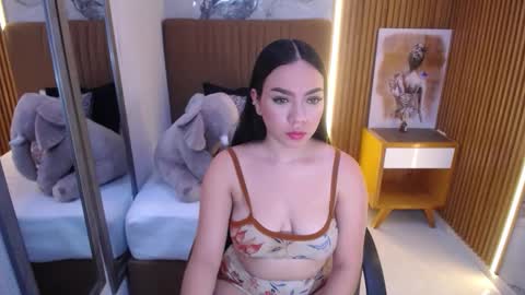 MOLLY online show from October 1, 2025, 12:11 pm