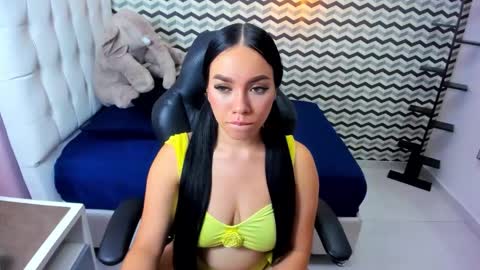 MOLLY online show from October 25, 2025, 7:08 pm