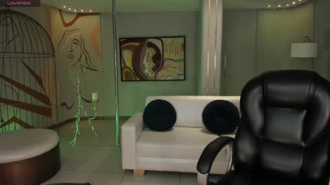 Molly Sunders online show from April 17, 2026, 8:45 pm