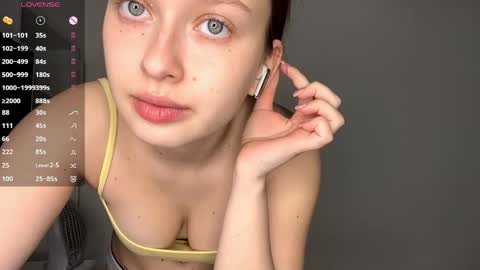 Snapshot of moltenpeach chatting on April 21, 2026, 2:23 pm Hermina online show from April 21, 2026, 2:23 pm