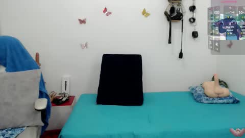 Snapshot of mom_17 chatting on February 6, 2026, 10:35 pm Celeste online show from February 6, 2026, 10:35 pm