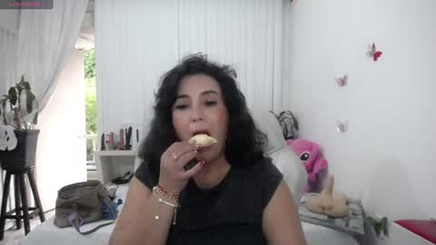 Snapshot of mom_17 chatting on July 9, 2026, 9:08 pm Celeste online show from July 9, 2026, 9:08 pm