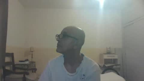 Snapshot of moment71200 chatting on January 6, 2025, 6:20 pm moment71200 online show from January 6, 2025, 6:20 pm