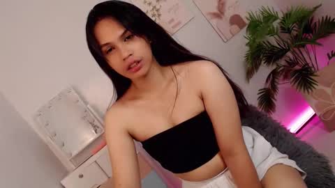 MOMIKHEM online show from September 25, 2025, 7:01 am