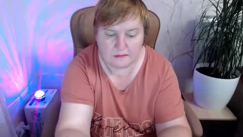 Snapshot of mommy99x chatting on December 8, 2024, 7:54 pm Mommy99X online show from December 8, 2024, 7:54 pm