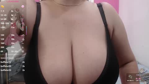 Snapshot of mommyissuess_ chatting on February 12, 2025, 2:56 am Daphne  online show from February 12, 2025, 2:56 am