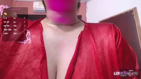 Snapshot of mommyissuess_ chatting on March 7, 2025, 5:18 am Daphne  online show from March 7, 2025, 5:18 am