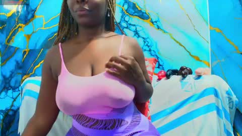 Snapshot of mommywebcam chatting on June 1, 2026, 2:02 am DINAH online show from June 1, 2026, 2:02 am