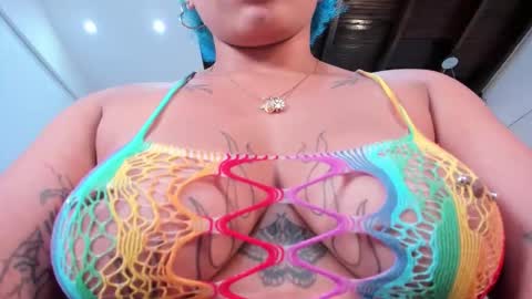 Momo  online show from December 3, 2025, 10:08 pm