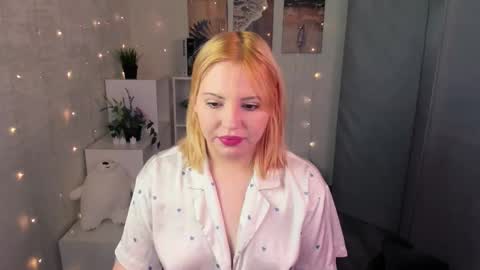 mon1ca_jones online show from October 27, 2025, 3:32 am